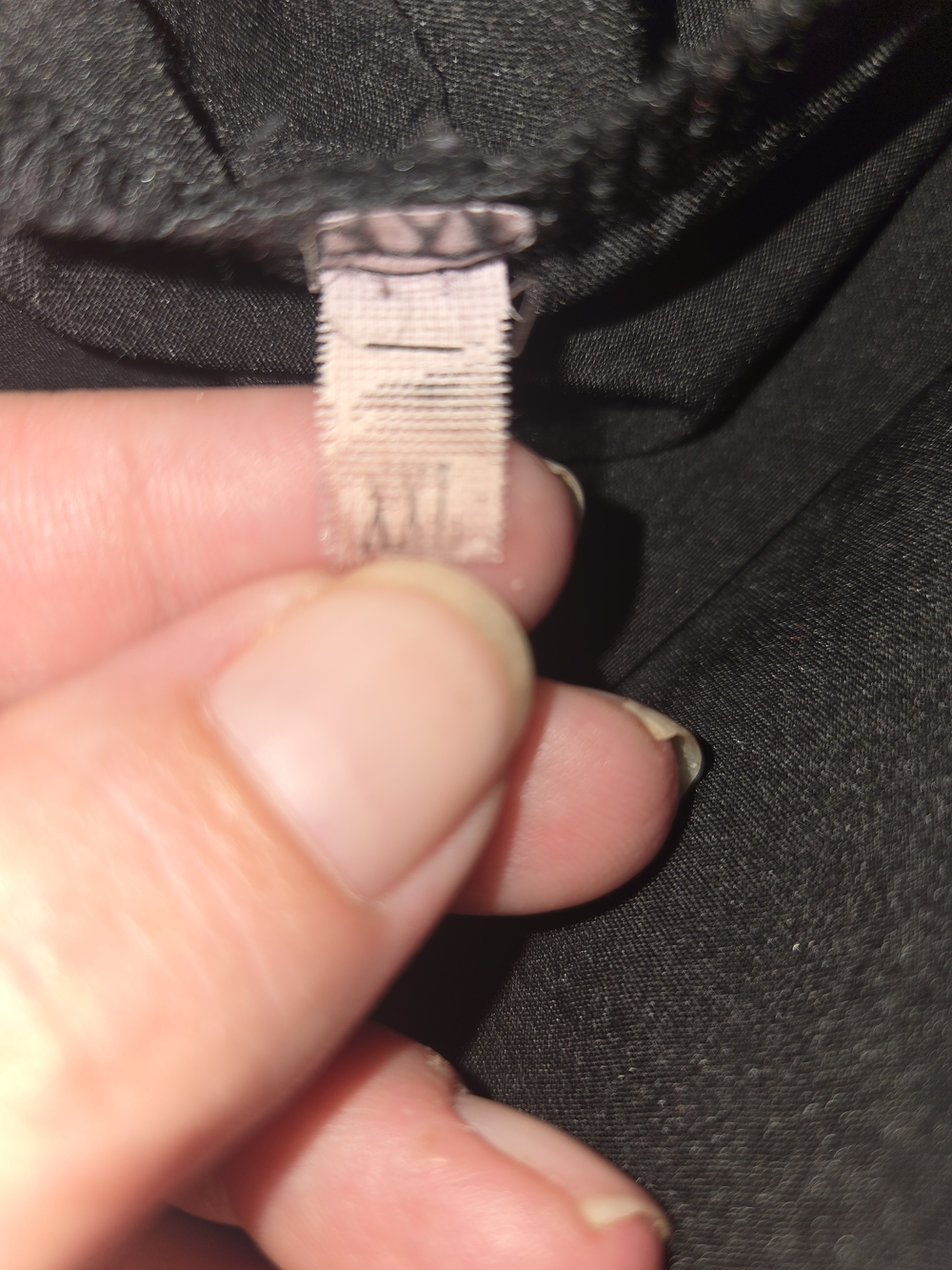 Sleek Black Robe - Picture 5 of 13